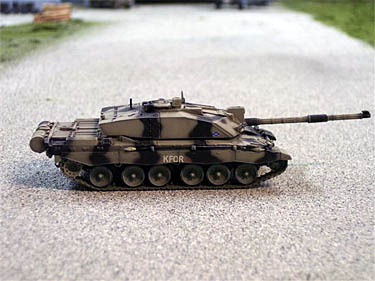 DRR60036 Challenger II KFOR 172 Scale - Click Image to Close