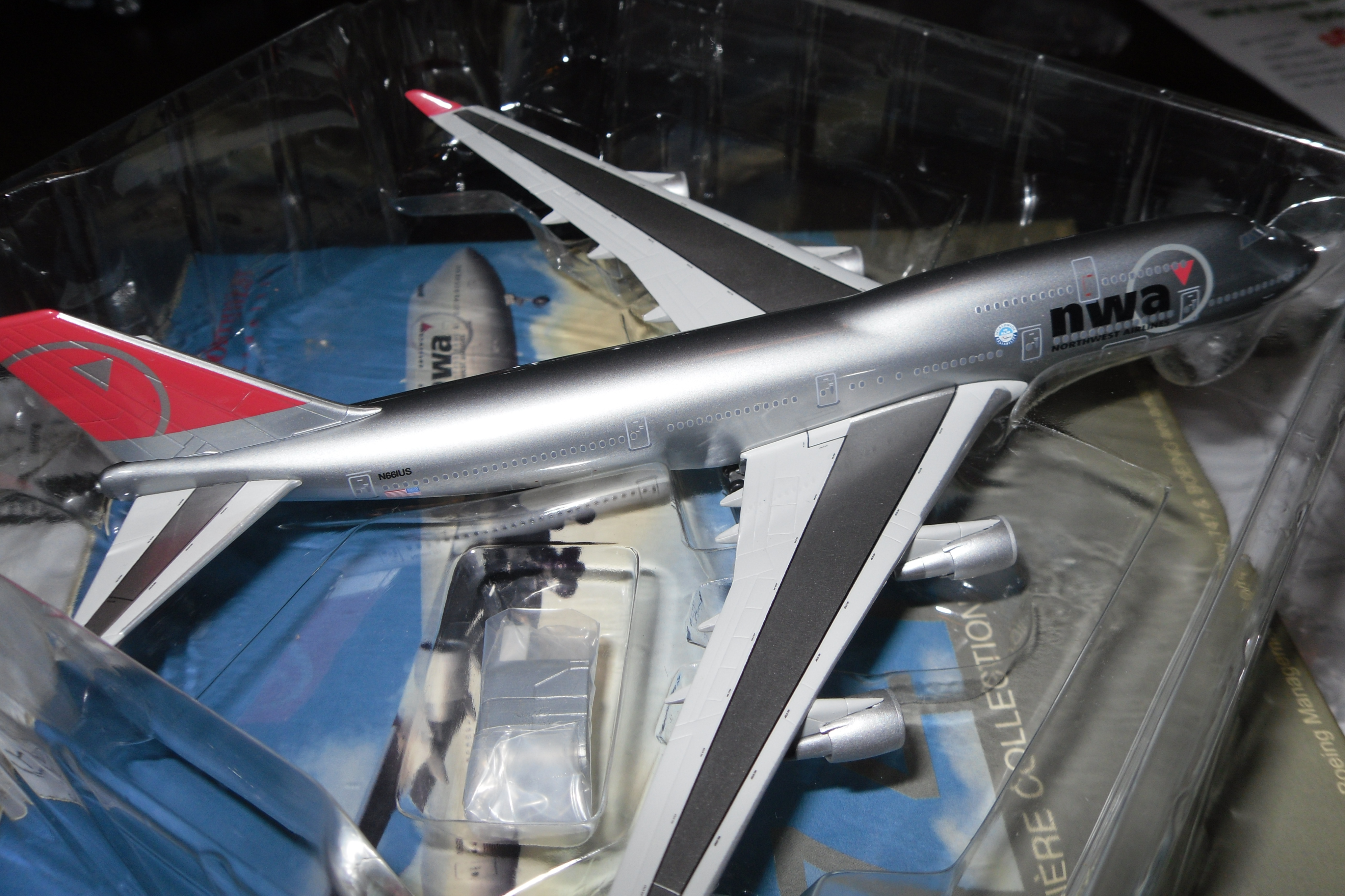 55546 Boeing B747-400 Northwest Airlines 1/400 Scale - Click Image to Close
