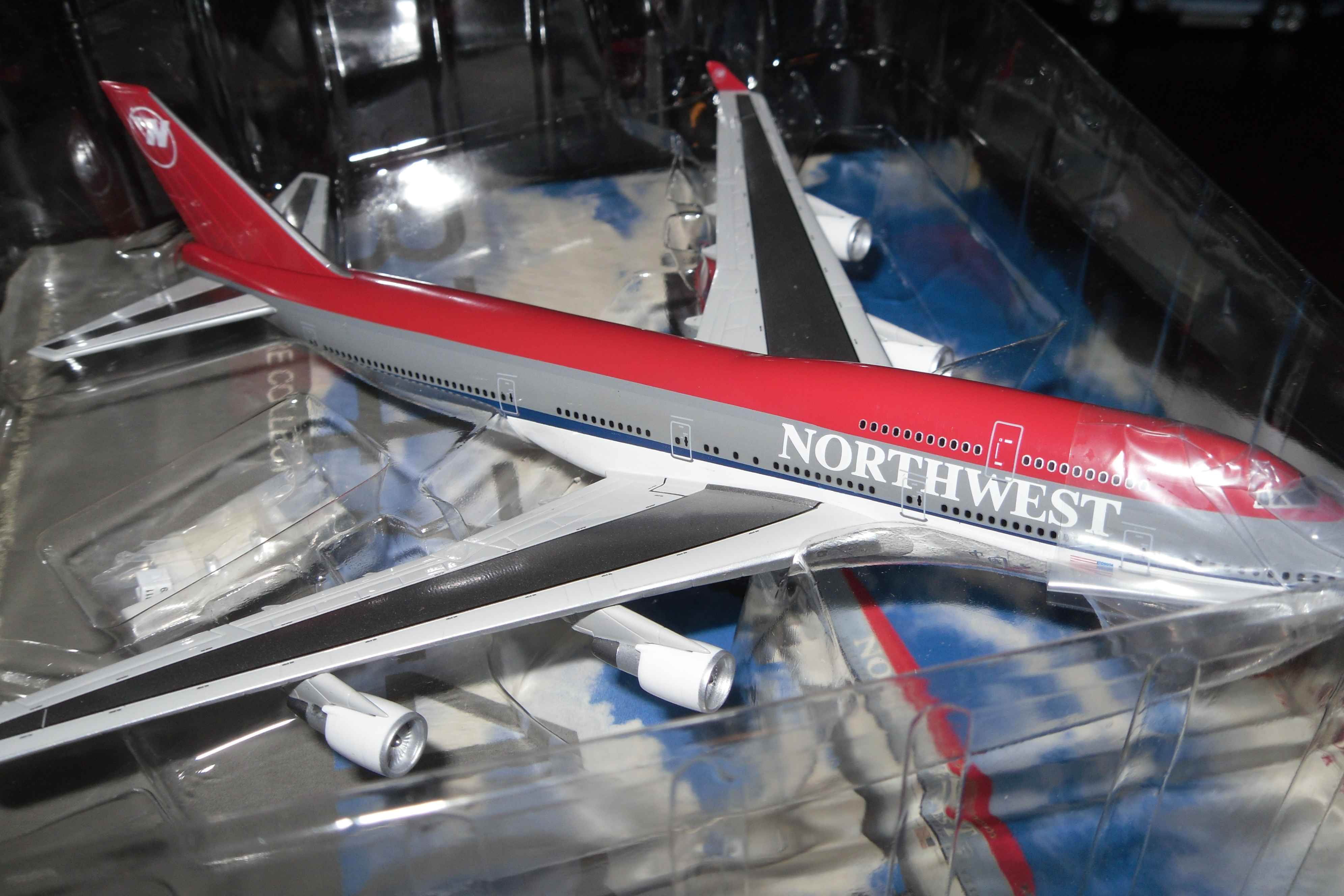 55470 B747-400 NorthWest Airlines 1/400 Scale