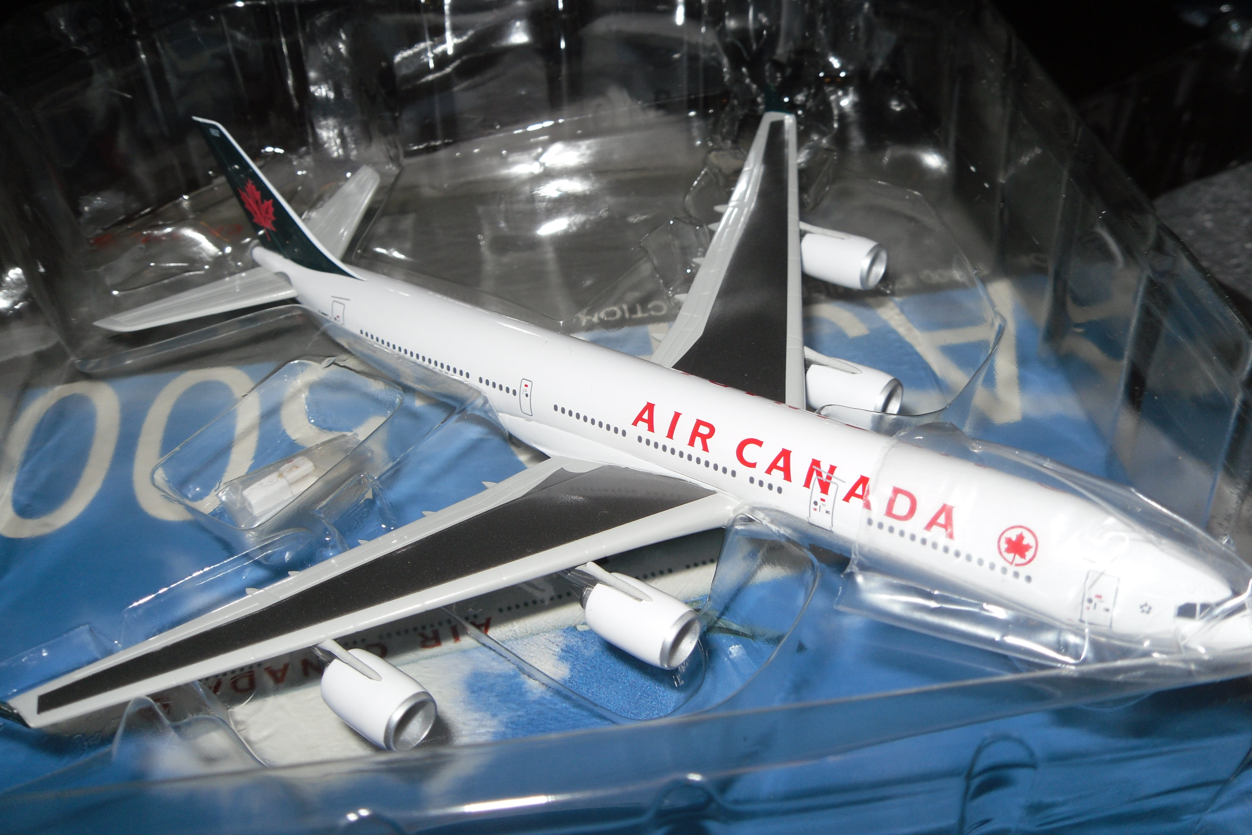 55562 A340-500 Air Canada Premiere Collection 1/400 - Click Image to Close