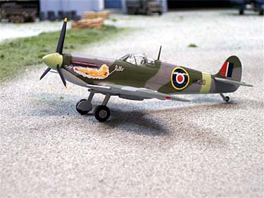 B11D001 Spitfire Mk. IX U.K. Royal Air Force "Hello" 148 Scale - Click Image to Close