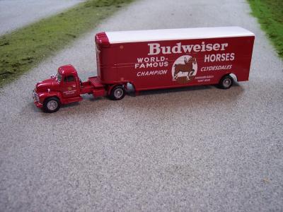 US 52909 Budweiser Truck 150 Scale