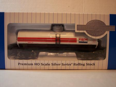 BAC 17838 Bachmnn HO 40 Single Dome Tank Car Exxon HO Scale