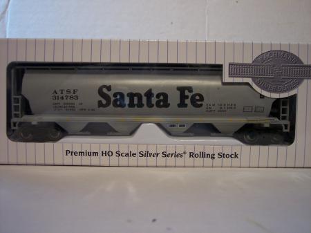 BAC 19102 Canadian Grain Hopper Santa Fe HO Scale