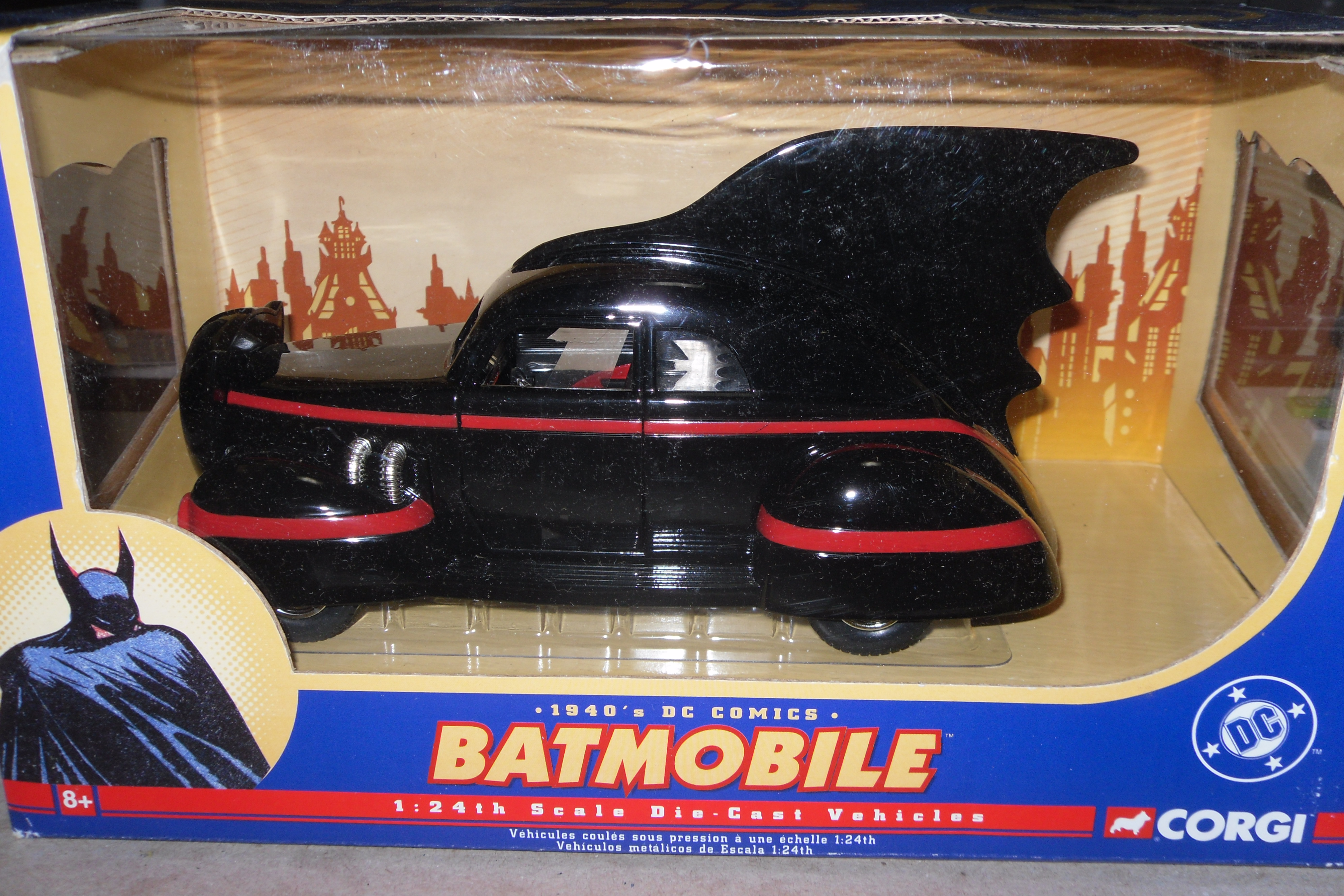 77506 1940`S BATMOBILE DC COMICS 124 SCALE