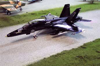 B11B203 F-18 U.S. Navy N.F.W.S. "Top Gun" 148 Scale